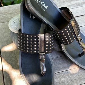 Hush Puppies Soft Styles Thong Sandals, Women’s, Sz. 11, Excellent Condition